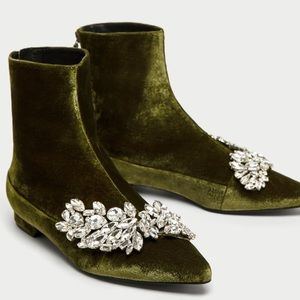 ZARA NWT GREEN VELVET ANKLE BOOT W/GEMS SIZE 6